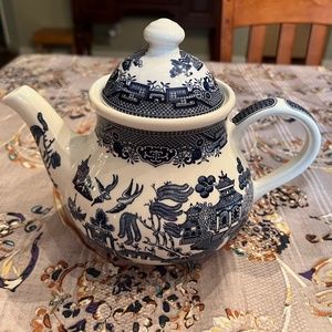 Churchill Blue Willow Teapot 40 ounces